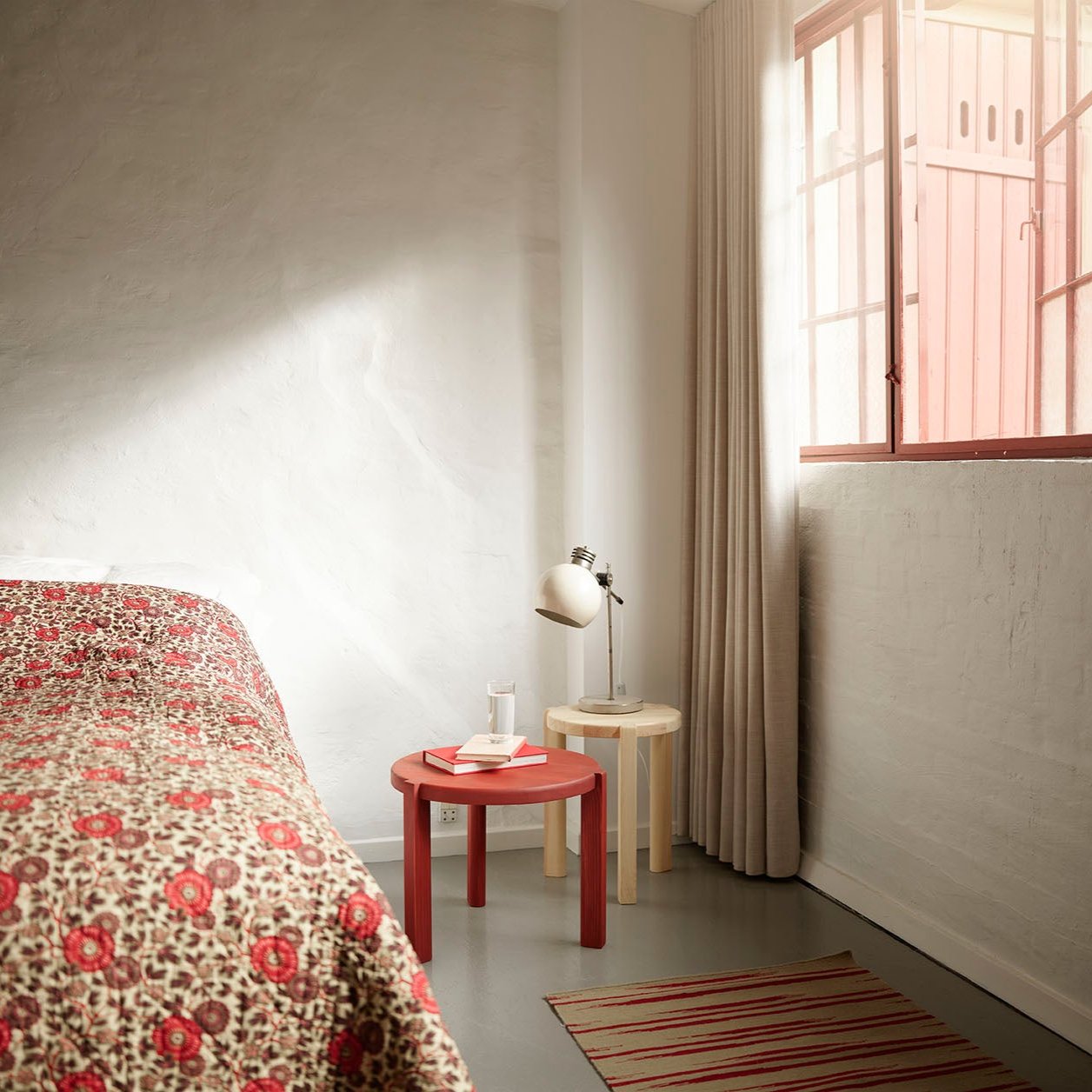 D108 Ragnesminde Sofabord Fyr af Katrine Sander - Miljøbillede