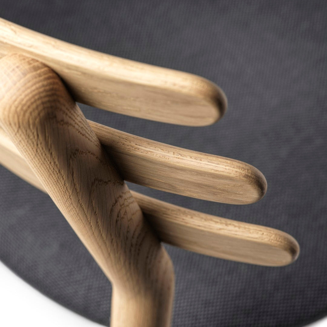 J48 Stol Svanemærket i Eg Antracitgrå af Poul M. Volther - Detalje