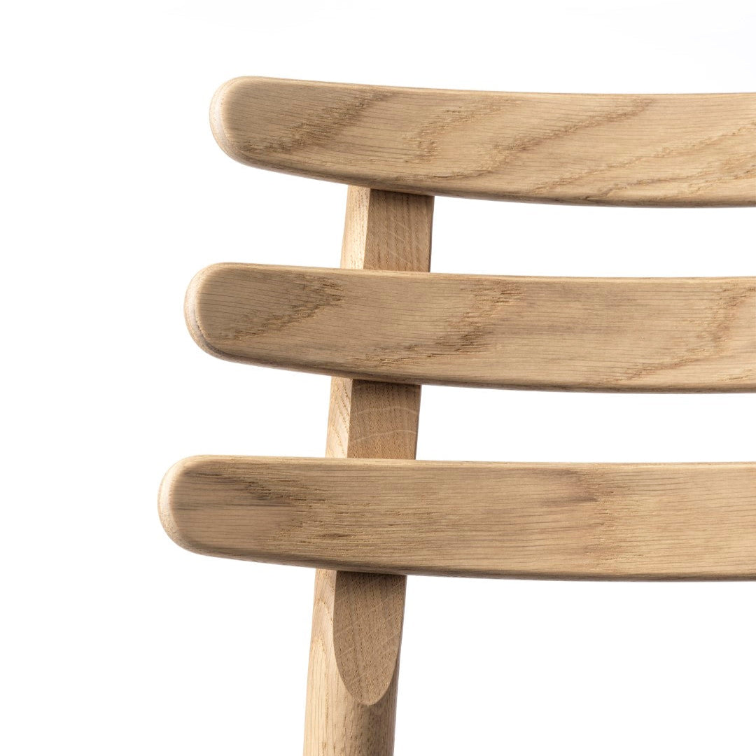 J48 Stol Svanemærket i Eg finer af Poul M. Volther