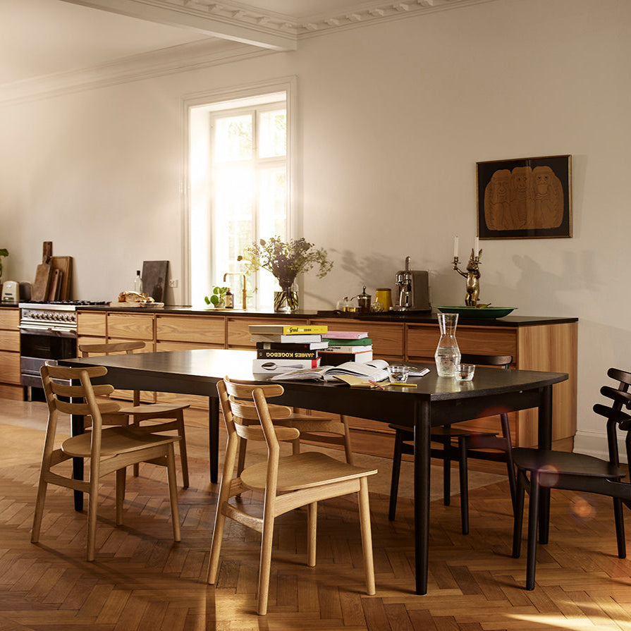 J48 Stol Svanemærket i Eg finer af Poul M. Volther - Miljøbillede