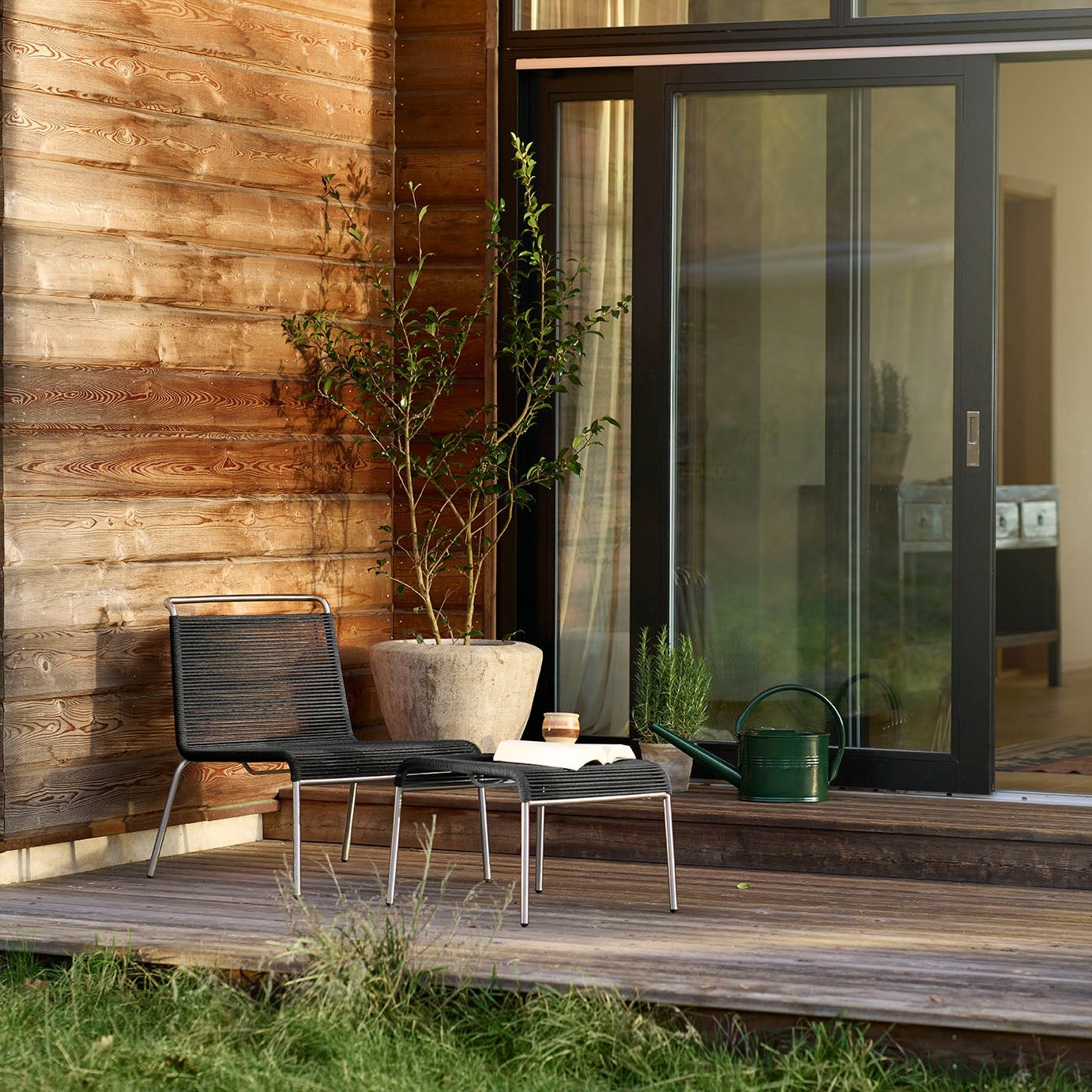 M20L Teglgaard Loungesnorestol i Sort af Salto & Sigsgaard - Miljøbillede