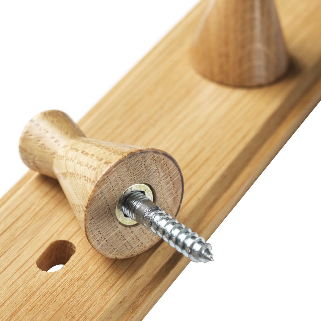 Q3 Allé Knager i Eg 3 knager af Philip Bro