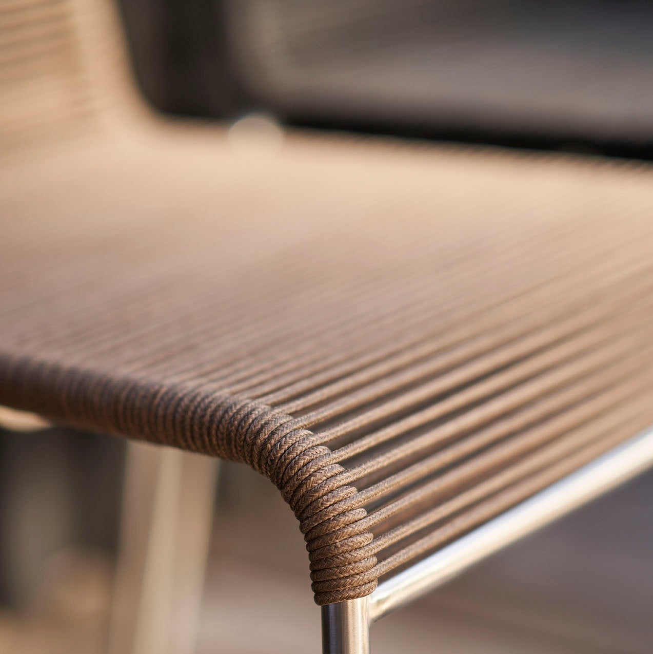 Teglgaard Lille Havesæt 90x90/Brun M20 & M21 af Salto & Sigsgaard - Stol detalje