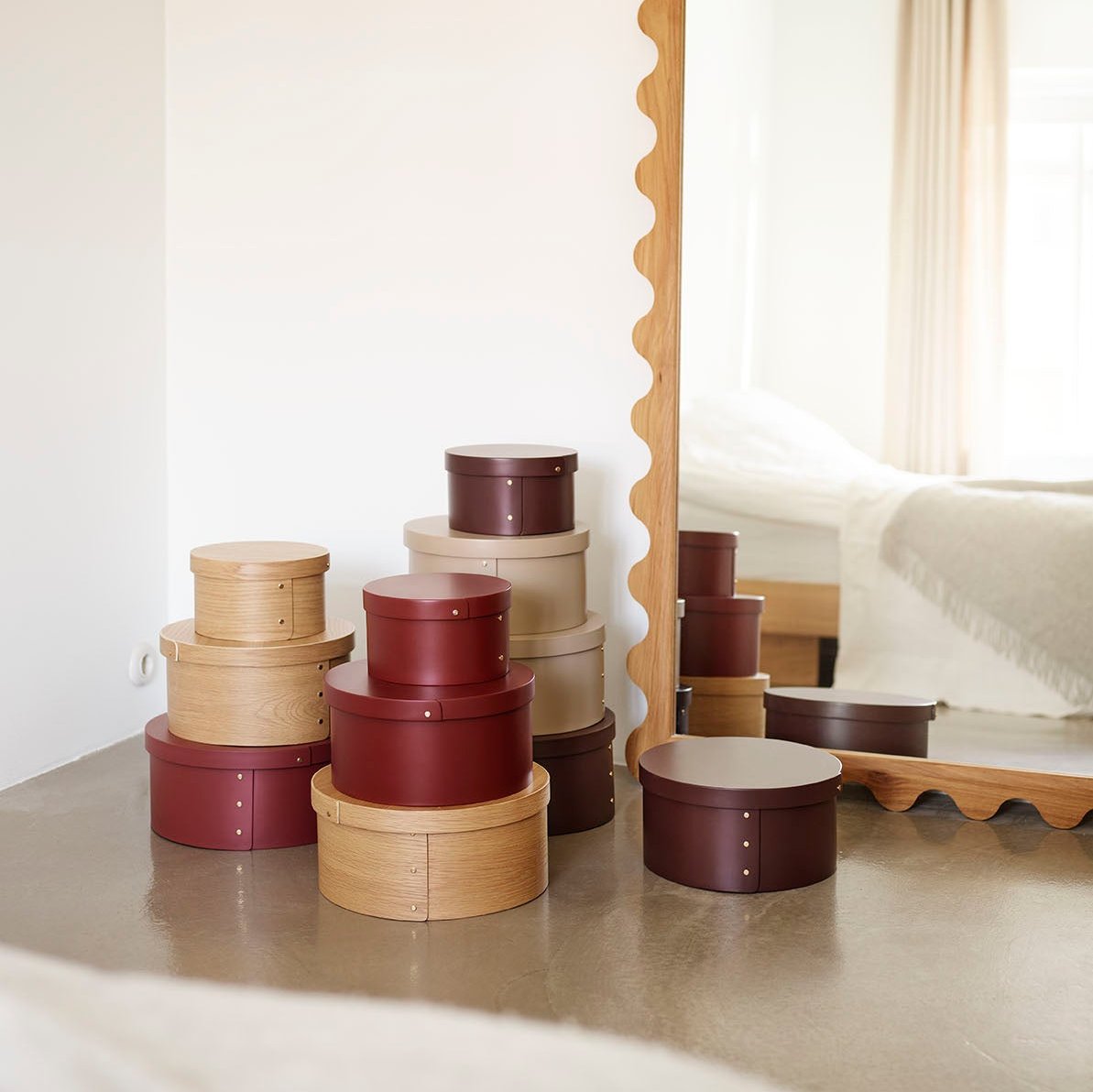 X3 Drejø Birk Chocolate Brown i Ø42 af Katrine Sander - Miljøbillede