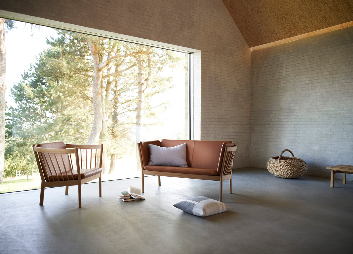 J148 - 2 pers. sofa - Eg - Cognac læder - Lifestyle 1
