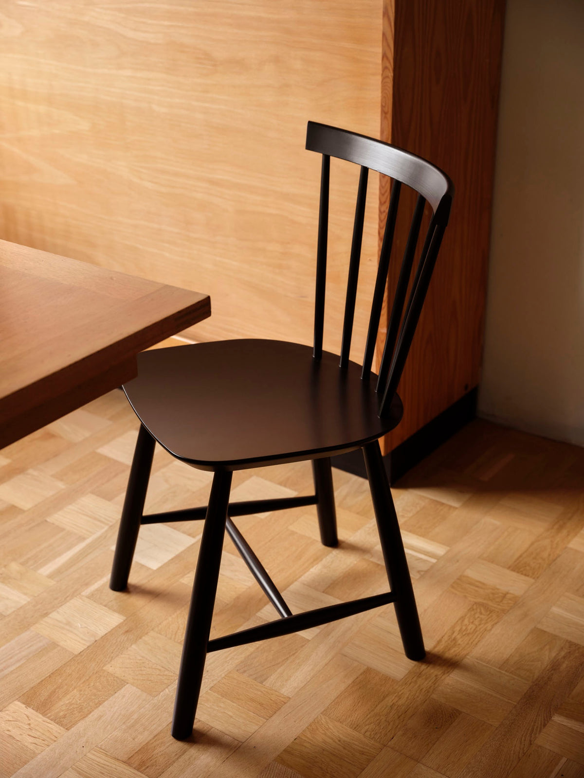 J46 spisebordstol designet af Poul Volther