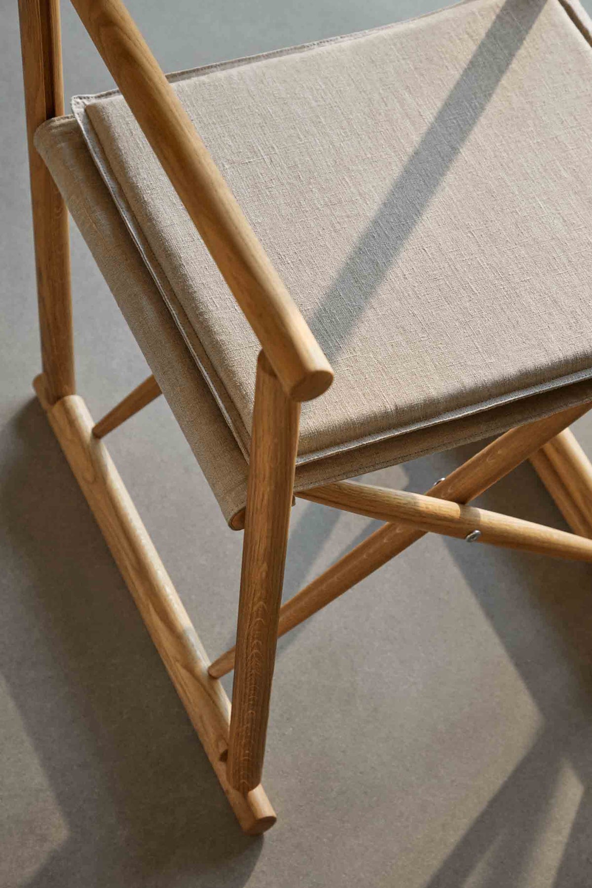 J138 - Foldestol - Eg - Hør - Beige - Lifestyle 2