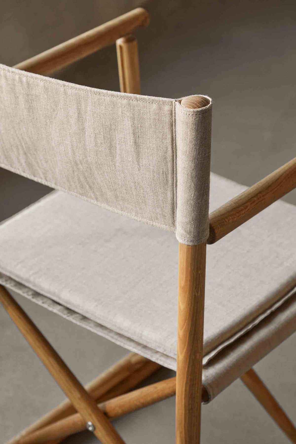 J138 - Foldestol - Eg - Hør - Beige - Lifestyle 3