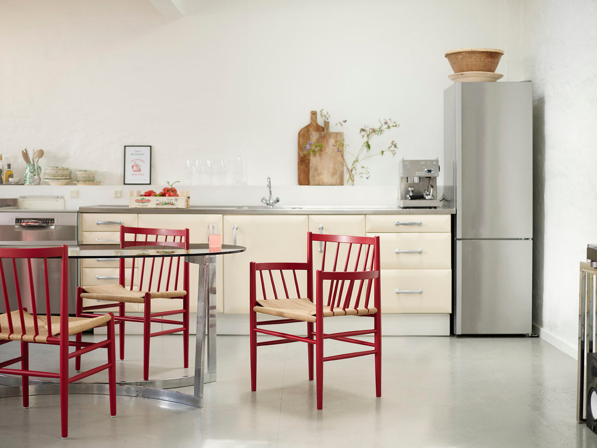 J81 - Stol - Bøg - Ruby Red - Lifestyle 1