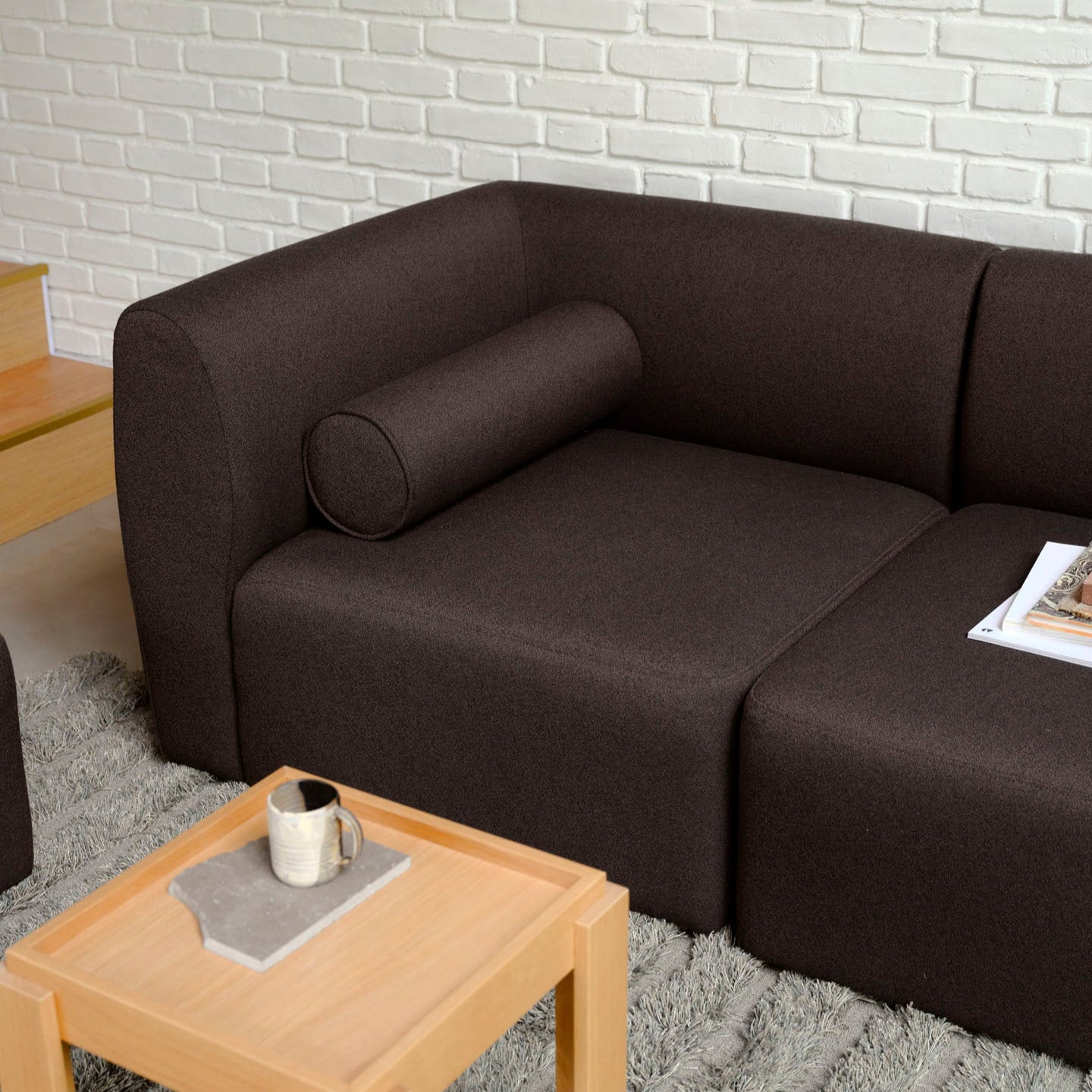 L47 Korinth Pøllepude, MTO Bowen, Black-Brown (7030.21) af Krøyer & Sætter-Lassen