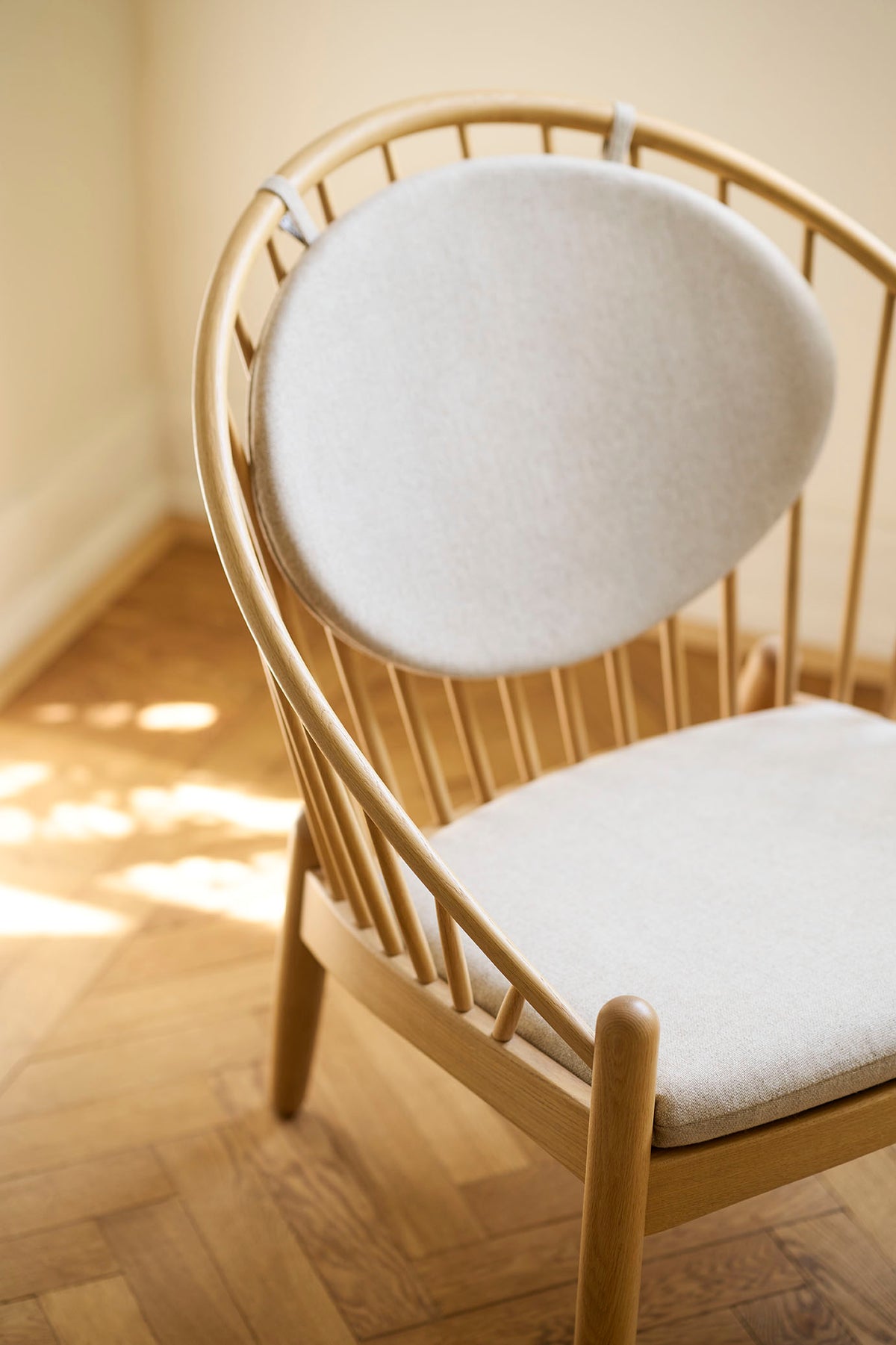 J166 Jørna - Stol - Eg - Beige (61) - Lifestyle 4