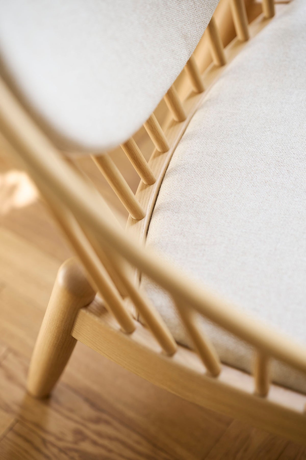 J166 Jørna - Stol - Eg - Beige (61) - Lifestyle 5